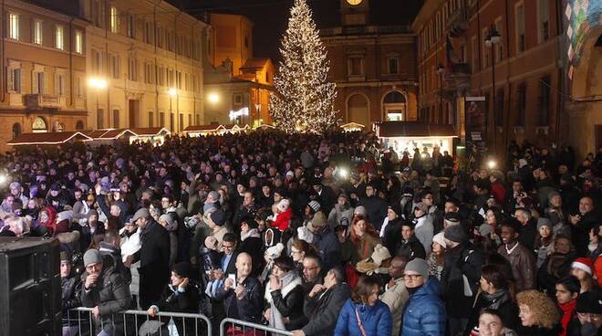 Capodanno in piazza, rischio terrorismo ed ecoattivisti. Circolare del Dipartimento ai prefetti: “Attenti agli assembramenti”