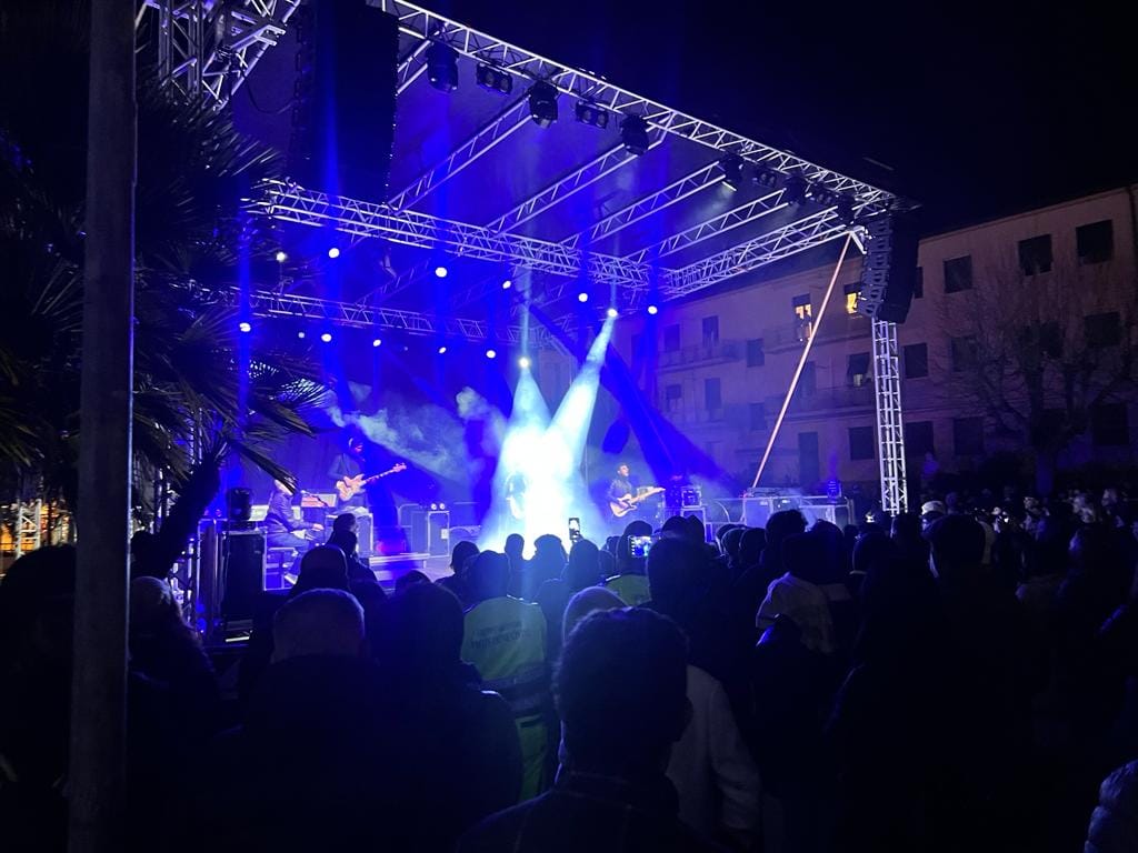 San Cataldo. Gran successo per il concerto di Mario Venuti in piazza Papa Giovanni XXIII