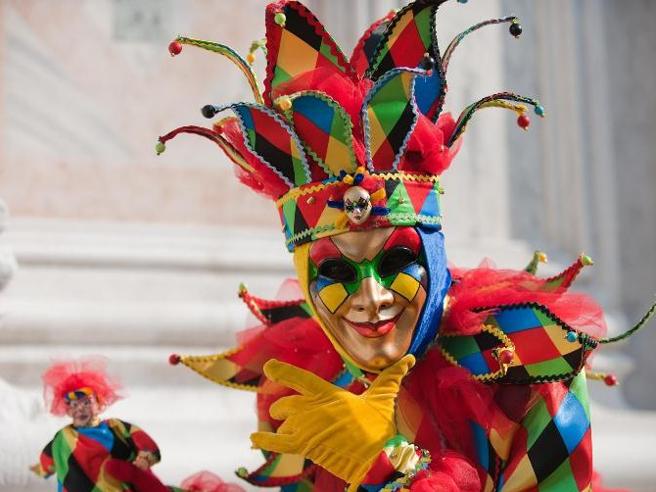 Mussomeli, otto carri allegorici per il carnevale: Pro Loco Parrocchie e gruppo giovani