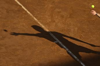 “Dalla terra rossa all’erba di Wimbledon aumentano gli infortuni”: cosa dice l’esperto