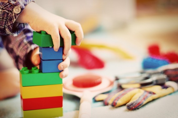 Caltanissetta. Il 6 gennaio 5^ edizione di “Dona un gioco per un sorriso” con tanti pacchi regalo per i bambini consegnati in auto storiche