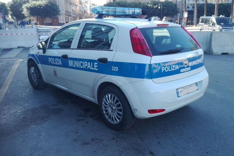 Catania. Auto sbanda e finisce in spiaggia, illesi i 3 passeggeri