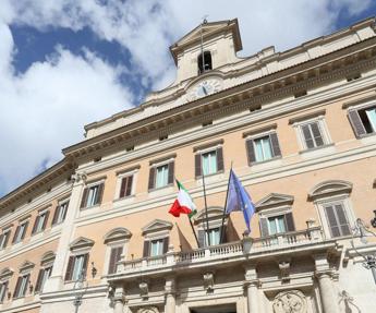 Aumento stipendi ministri non eletti, continua la bufera. Valditara: “Rinuncio al bonus”