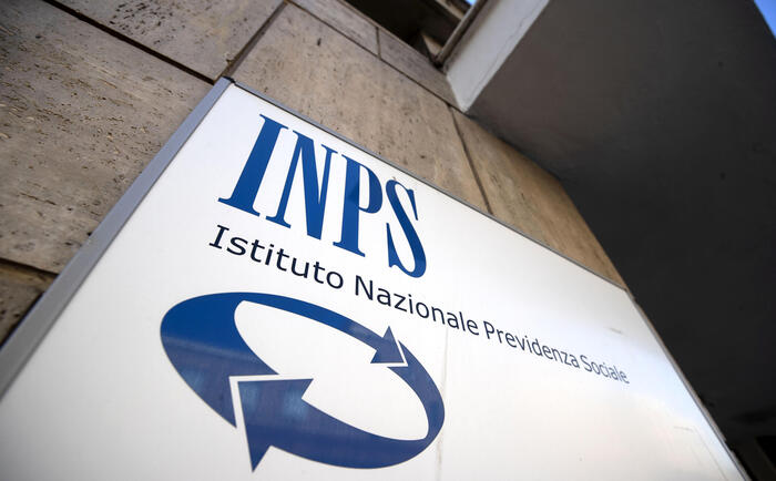 Non riceve la pensione perché risulta deceduto, e l’Inps rivuole indietro due mensilità