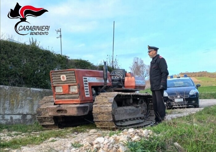 Ritrovato dai Carabinieri in Campania trattore agricolo rubato 30 anni fa in Sicilia