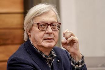 Meloni e De Luca, Sgarbi: “Mio il primo ‘str..’ in tv”