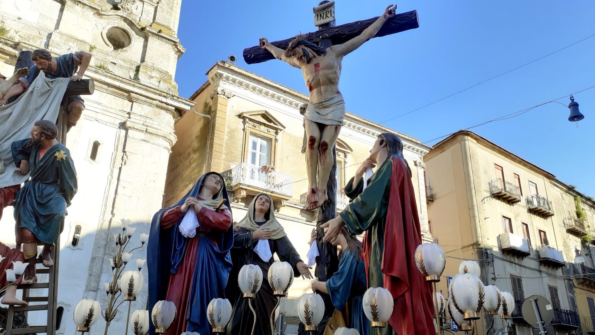 Caltanissetta, le Vare dei Biangardi in processione nella notte del Giovedì Santo