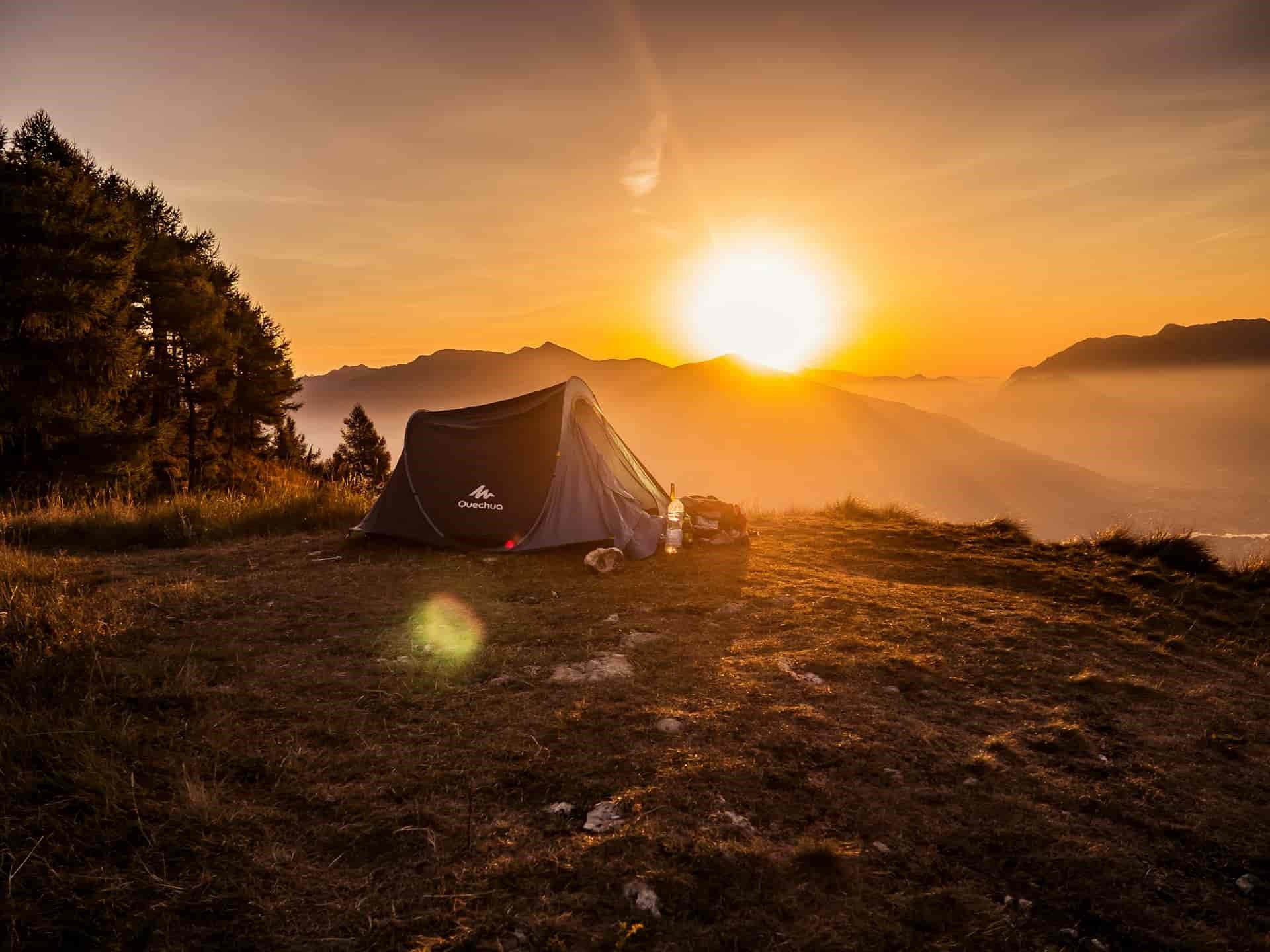 Cosa fare per un’esperienza di campeggio sulla scogliera tutta da ricordare