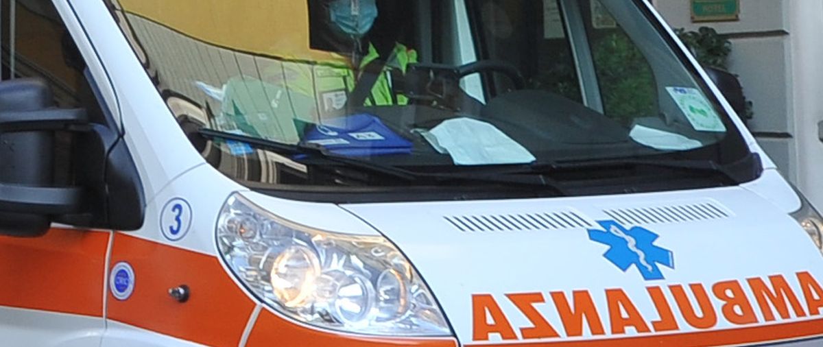 Catania. Litigano in strada e le dà fuoco, grave 26enne