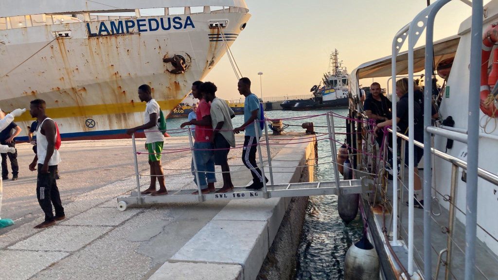 Proseguono gli sbarchi di migranti a Lampedusa