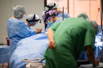 Cancro alla tiroide, diventa mamma dopo operazione in gravidanza