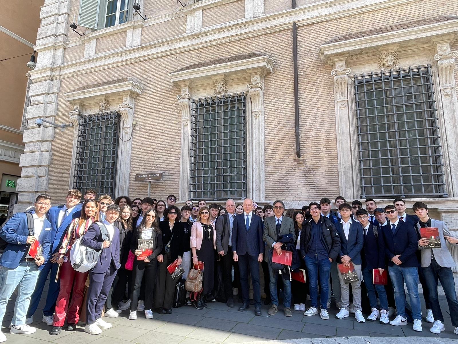 Studenti del liceo scientifico “A. Volta” di Caltanissetta in visita al Senato