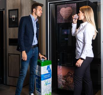 RiVending, risparmiate 300 ton. di CO2 nel 2023 grazie ai 53mln di bicchierini raccolti alle vending machine