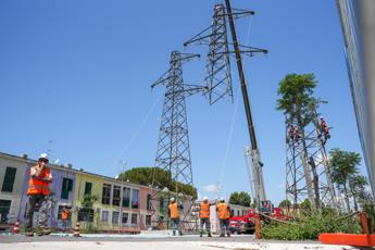 A Roma iniziata demolizione tralicci al Trullo, Gualtieri: “Attesa da decenni dai cittadini”