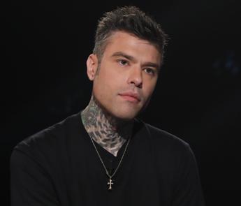 Fedez non parteciperà alla prima puntata dello show di Cattelan: “Motivi di salute”