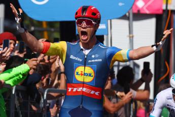 Giro d’Italia, Milan vince quarta tappa e Pogacar resta in rosa