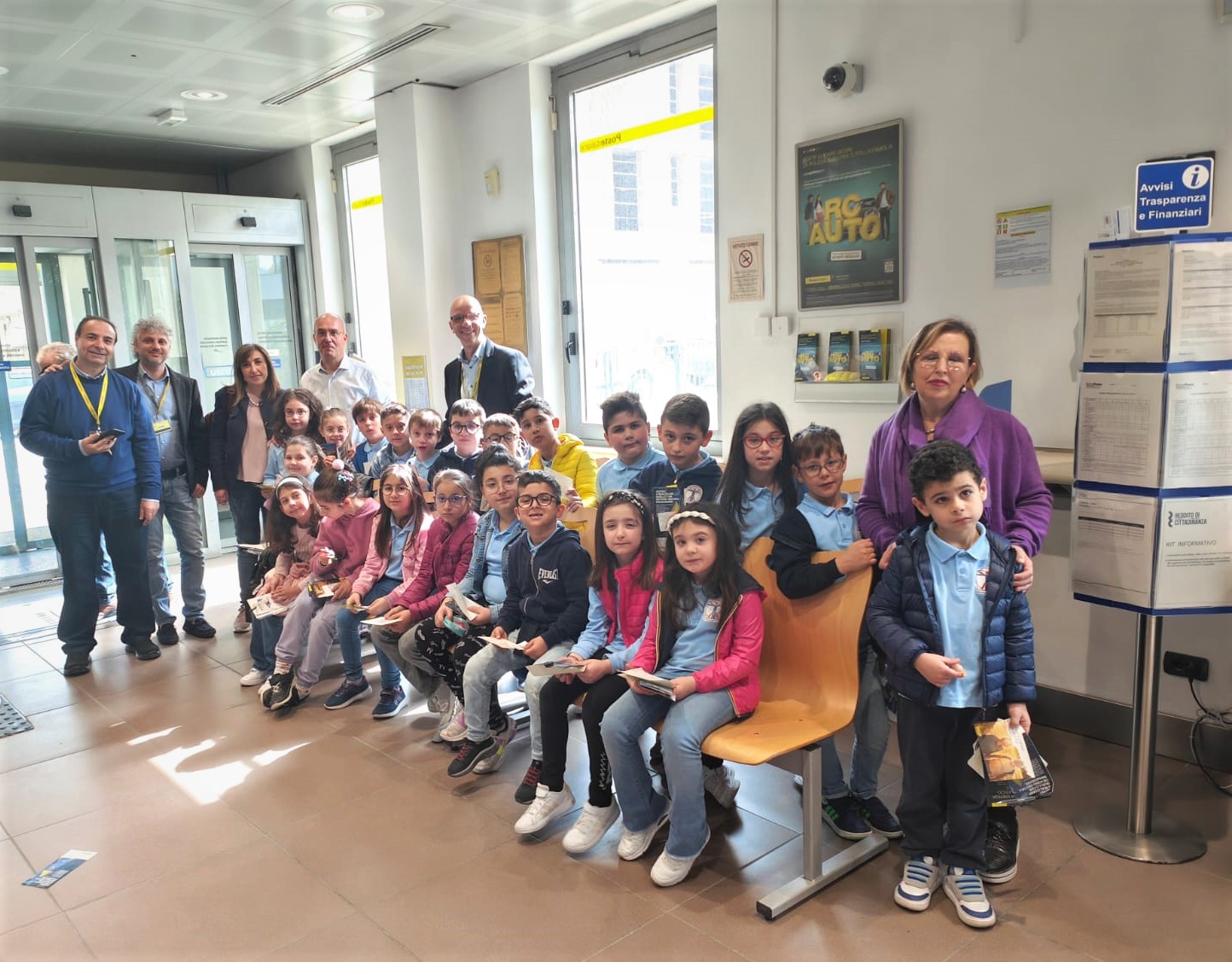 Dai banchi di scuola all’ufficio postale: a Mussomeli una giornata dedicata alle spedizione delle cartoline