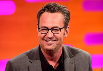 Matthew Perry ucciso da ketamina in dosi massicce, polizia apre indagine