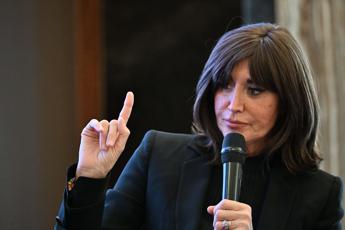 Ministra Bernini contestata a Pisa: “Ci hanno impedito di parlare”