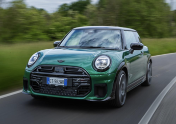 Presentata la nuova MINI Cooper con motore a benzina