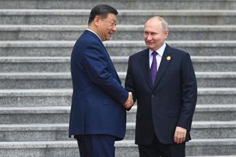 Putin a Pechino da Xi: “Relazioni Russia-Cina stabilizzano il mondo”