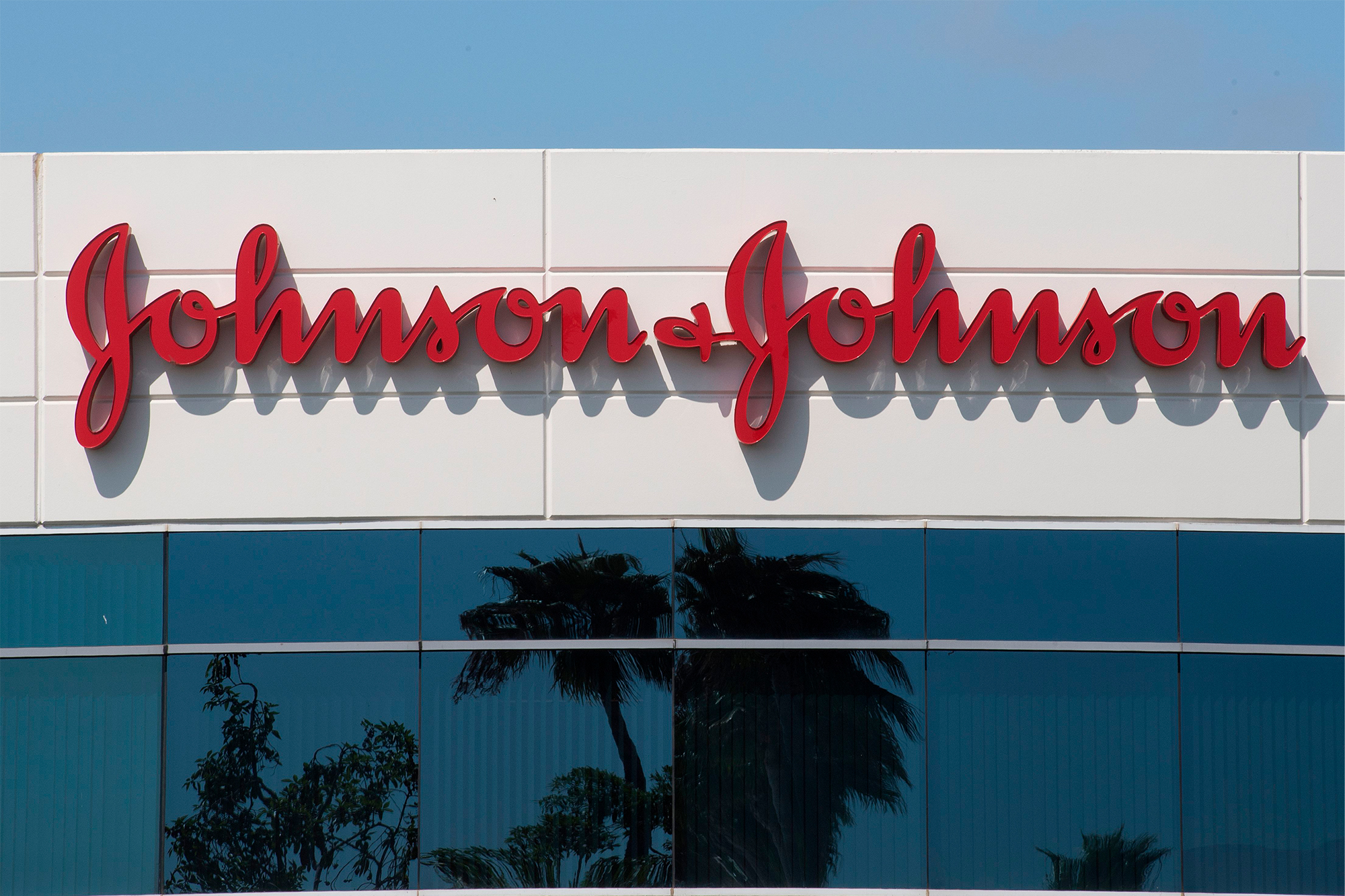 J&J: piano da 6,5 miliardi di dollari per chiudere cause su talco e cancro ovaie