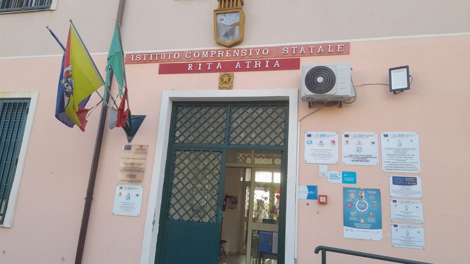 Sostenibilità. Inaugurato murale mangia-smog nella scuola Rita Atria di Catania