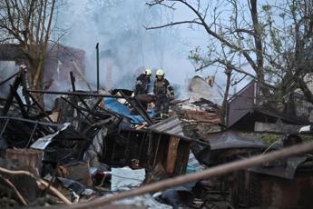 Ucraina, Kharkiv ancora sotto le bombe. Russia minaccia Gb