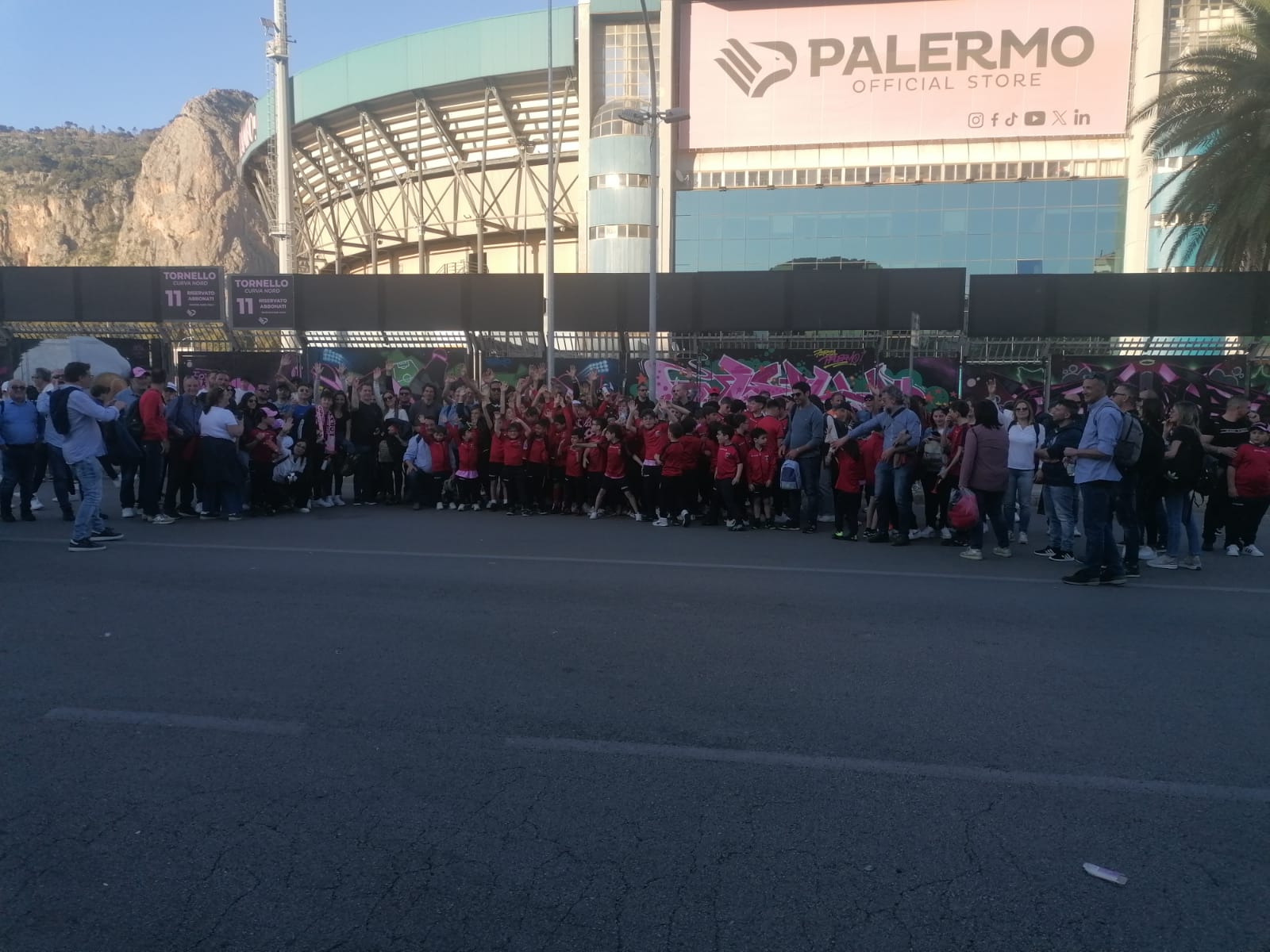 Ragazzi Scuola calcio Asd Don Bosco Mussomeli al “Barbera” di Palermo: “Esperienza coinvolgente”. Quattro autobus.