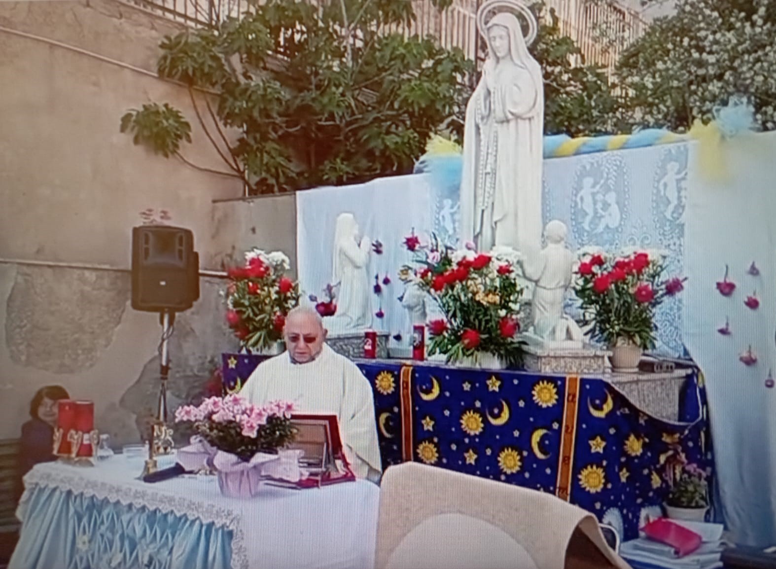 Casa di Riposo Mussomeli, messa all’aperto nel cortile con monumentino dedicato alla Madonna di Fatima