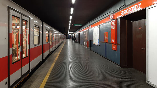 A Milano ventenne accoltellato in una stazione della metro