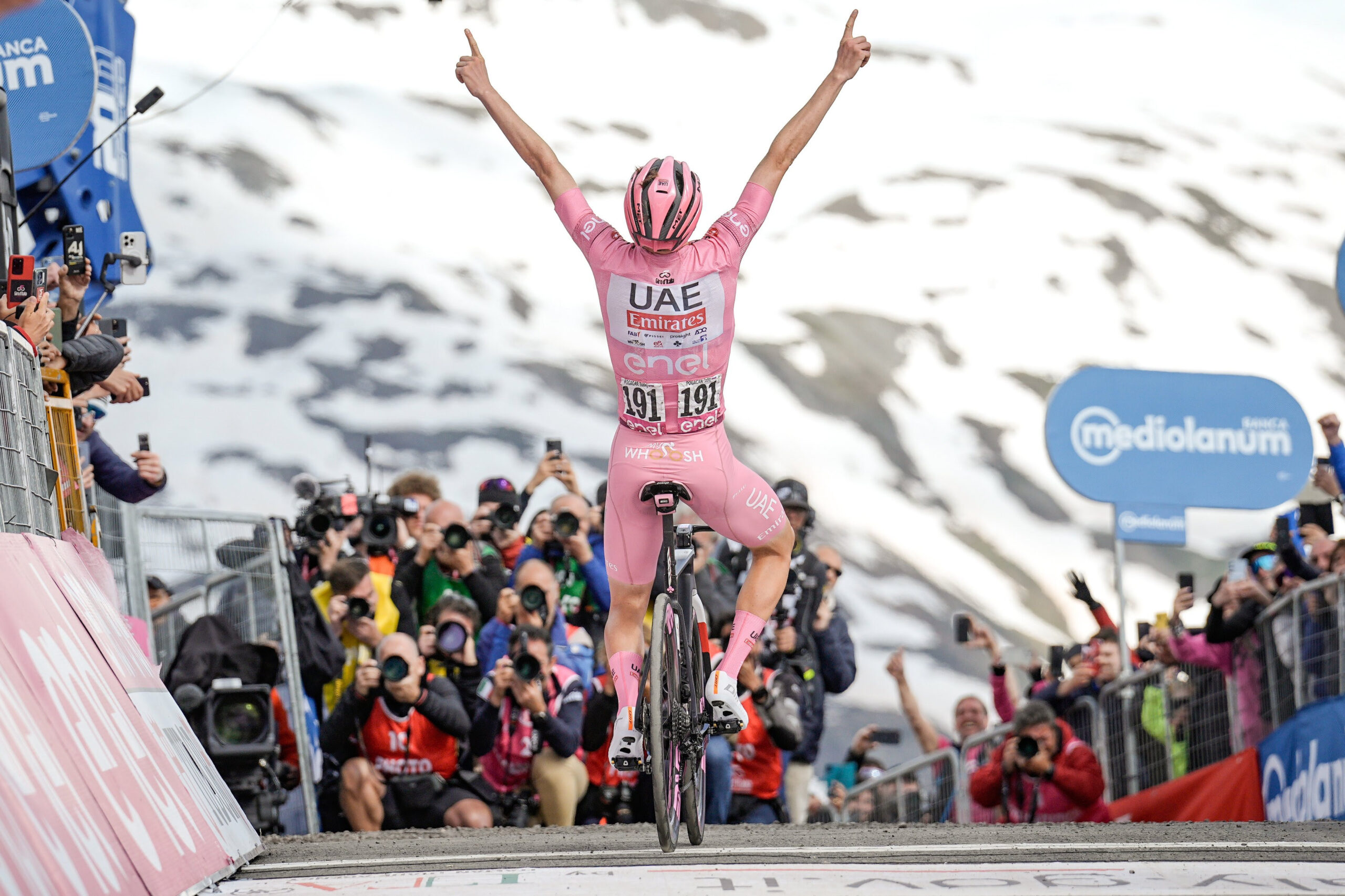 Giro d’Italia, tappa vinta dalla Maglia Rosa: Pogacar, che spettacolo!