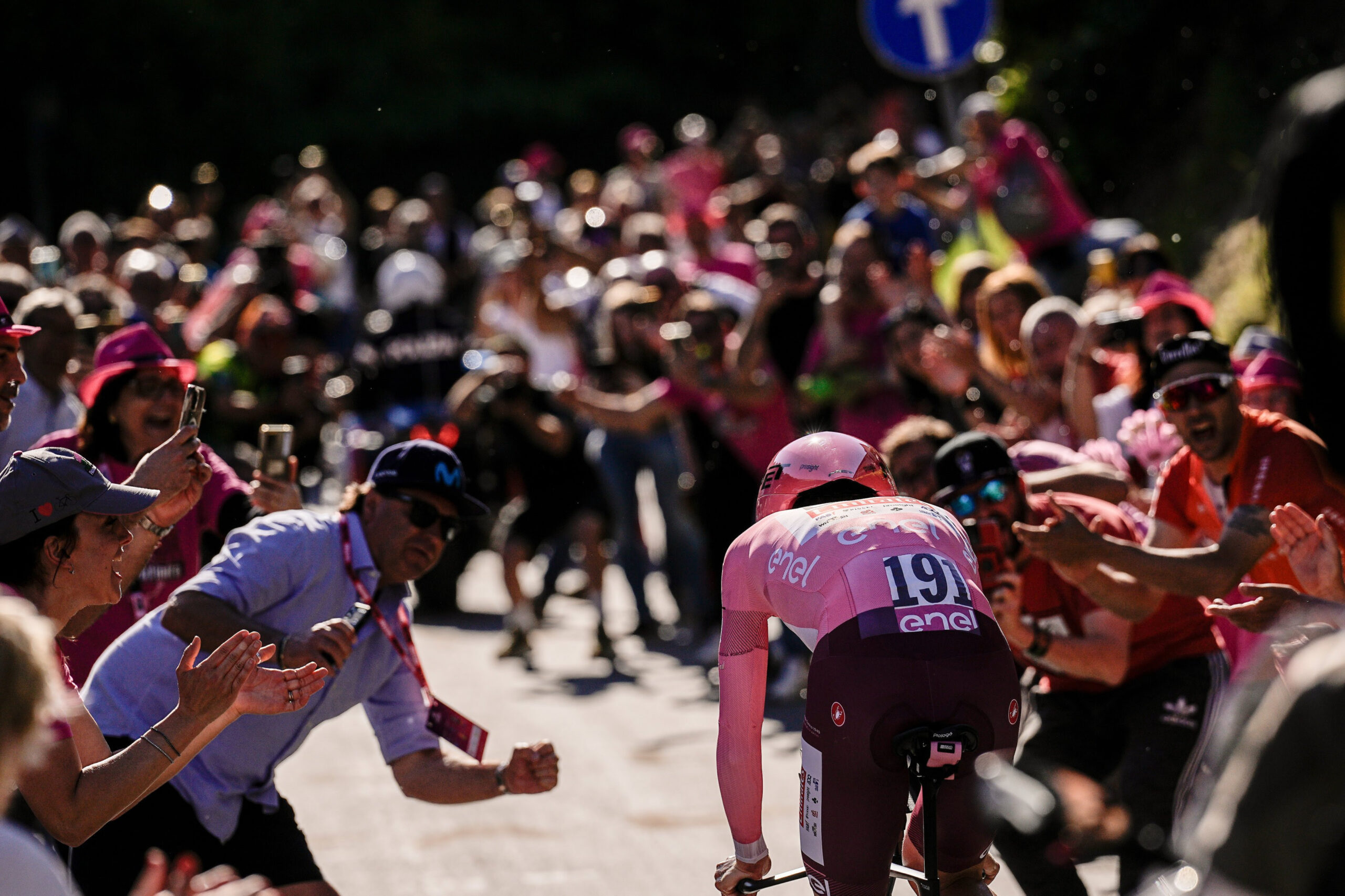 Giro d’Italia, la ‘maglia rosa’ Pogacar vince l’ottava tappa: Tadej il cannibale