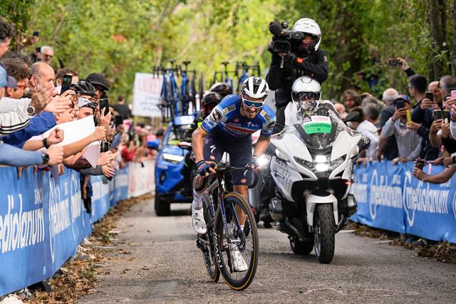 Giro d’Italia, Alaphilippe lascia il segno anche sul giro