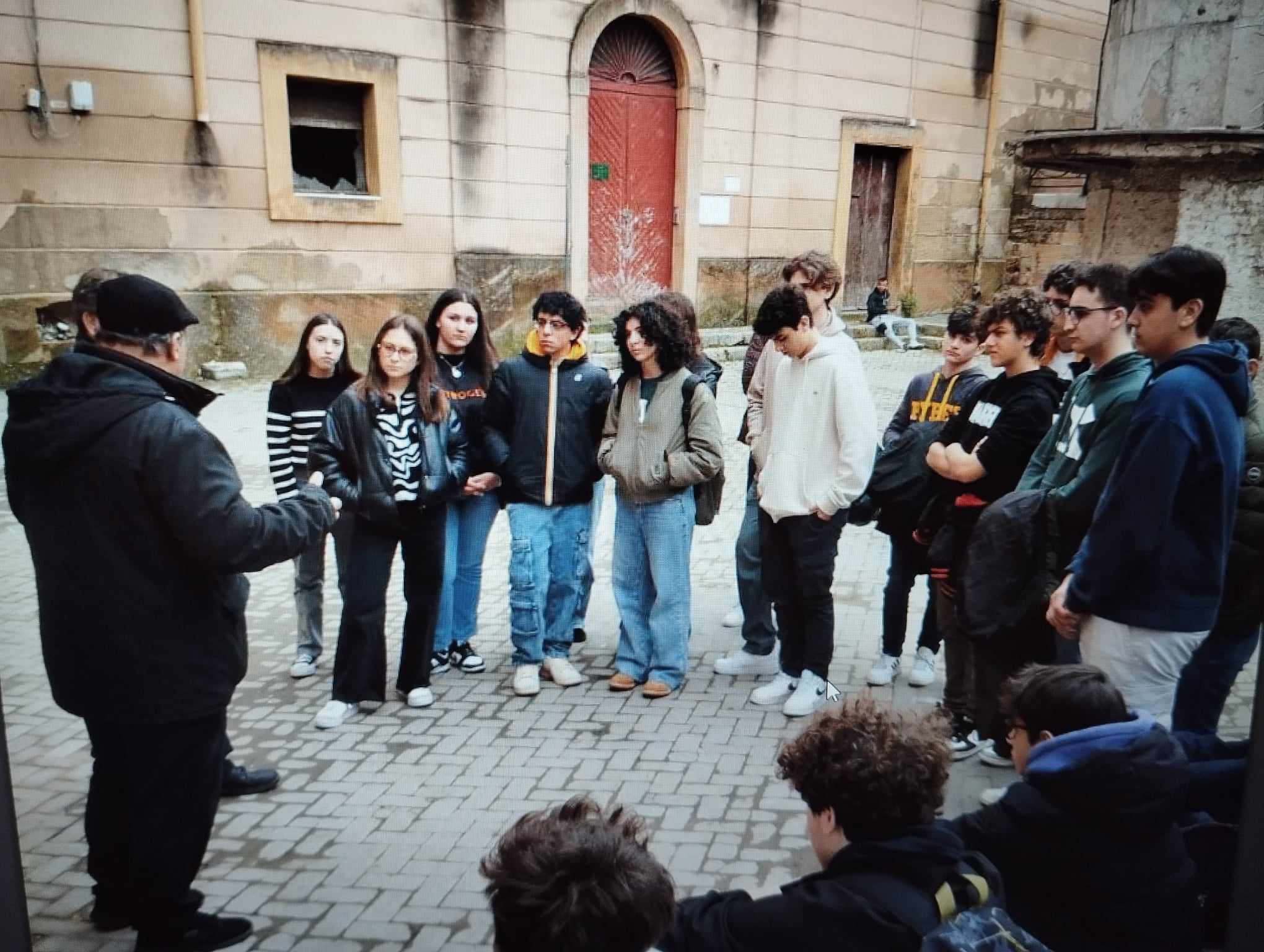 Caltanissetta. Studenti del Liceo Scientifico “Volta” in visita alla Caritas diocesana: un’esperienza di solidarietà