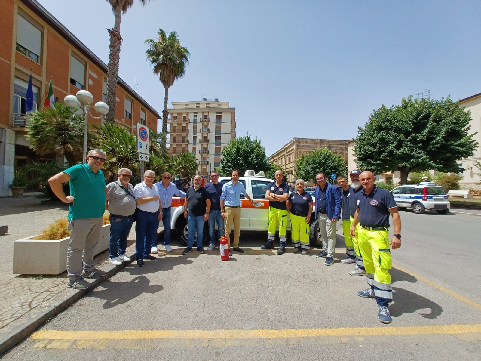 San Cataldo. Il Comune ha ricevuto un mezzo anti incendio. La soddisfazione del sindaco Comparato