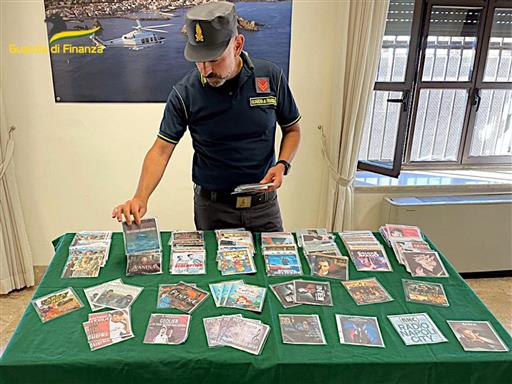 Catania. Guardia di Finanza sequestra 2.244 CD E DVD falsi