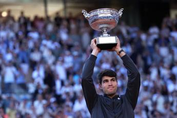 Alcaraz vince Roland Garros, Zverev ko al quinto set in finale