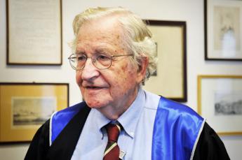 E’ morto Noam Chomsky, il sociologo e linguista aveva 95 anni