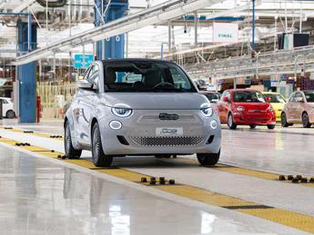 Fiat 500 ibrida: la nuova generazione arriverà nel 2026