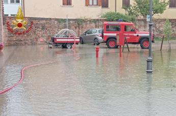 Maltempo sull’Italia, allerta gialla in 8 regioni: frane e allagamenti in Veneto