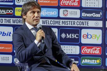 Napoli, Conte si presenta: “Voglio una squadra con la faccia arrabbiata e voglia di rivalsa”