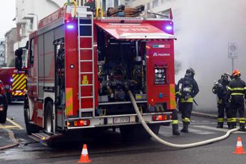 Ragusa, ragazzo incendia casa dei genitori: morta madre e gravi le sorelle