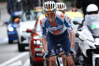 Tour de France, Bardet vince la prima tappa e conquista la maglia gialla