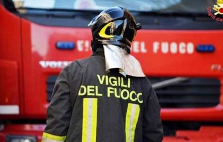 Incendi in Sicilia. La Regione rinnova e finanzia l’accordo con i Vigili del fuoco. Schifani: «Più squadre e risorse»