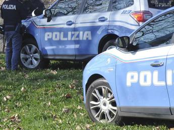 Violenza sessuale di gruppo su minore, 9 arresti: blitz polizia in tutta Italia