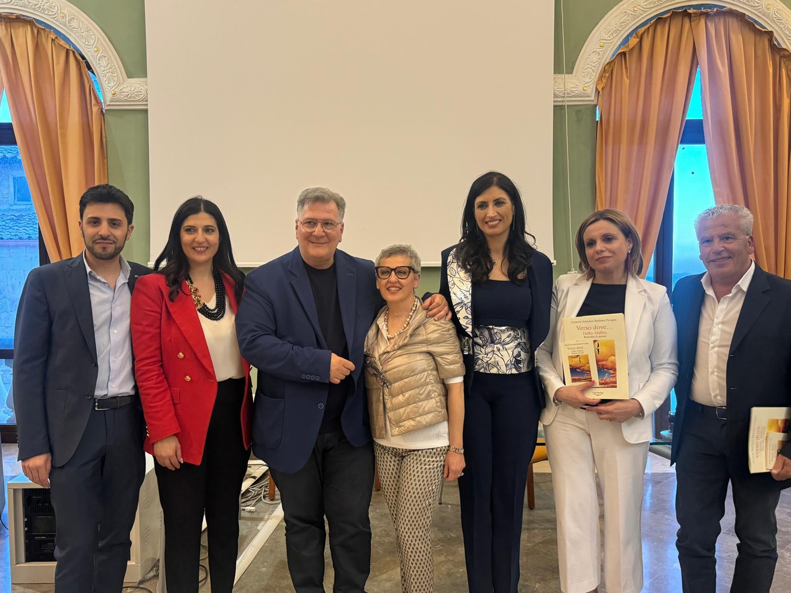 Mussomeli. Emozioni alla presentazione della silloge poetica del dirigente scolastico Carmelo Salvatore Benfante Picogna