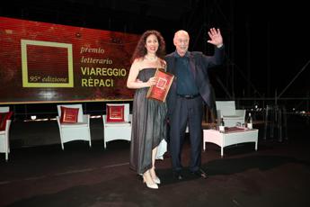 È Silvia Avallone la vincitrice del Premio Viareggio-Rèpaci