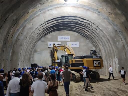 Sicilia. Abbattuto ultimo diaframma della galleria Santa Caterina a Caltagirone