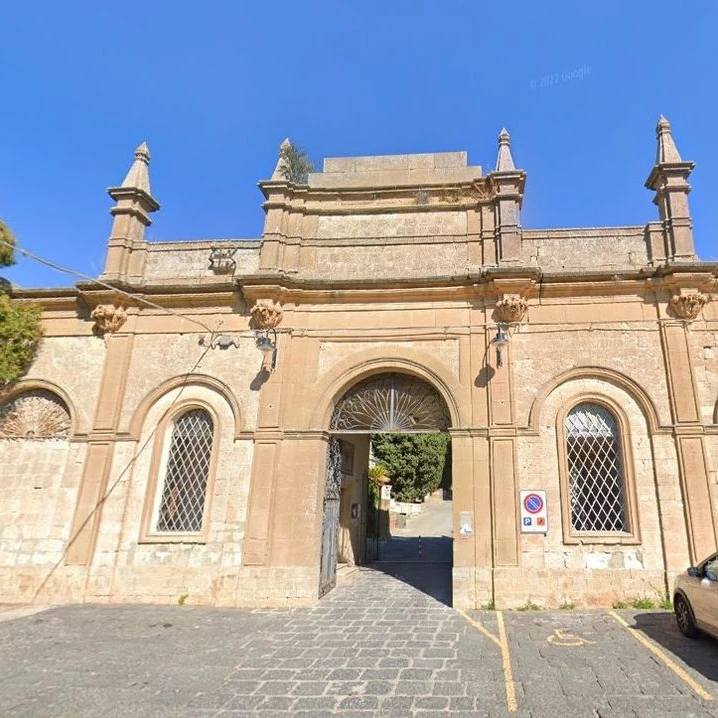 San Cataldo. Segnalata dal Pd fuoriuscita di acqua dalla pavimentazione del cimitero comunale